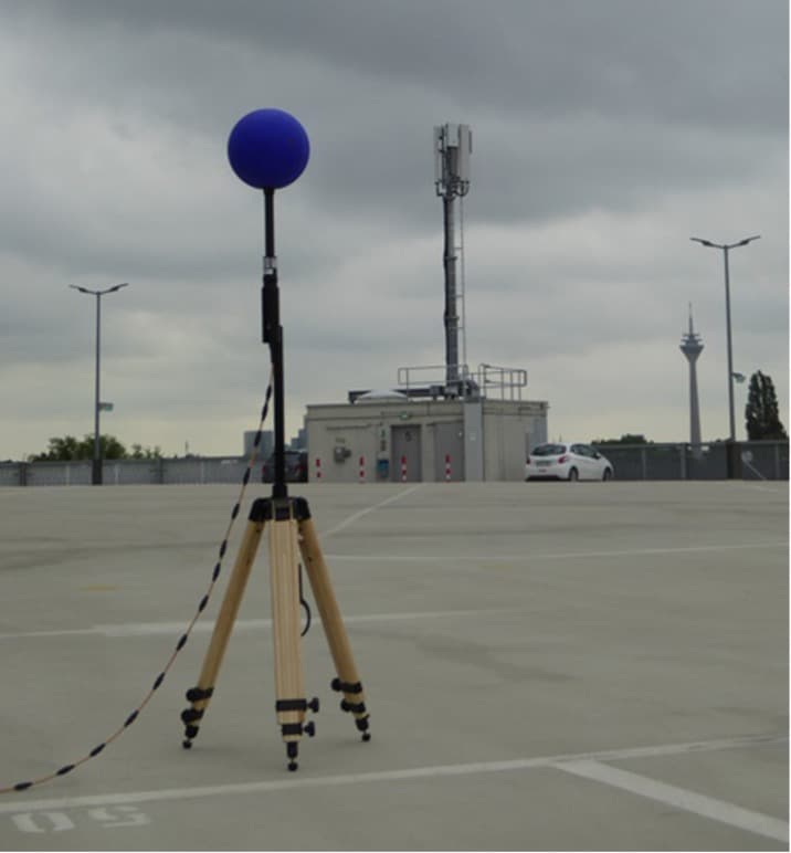 Fig. 2 — In-situ validation of novel EMF measurement procedures. Source: imec/Ghent University.