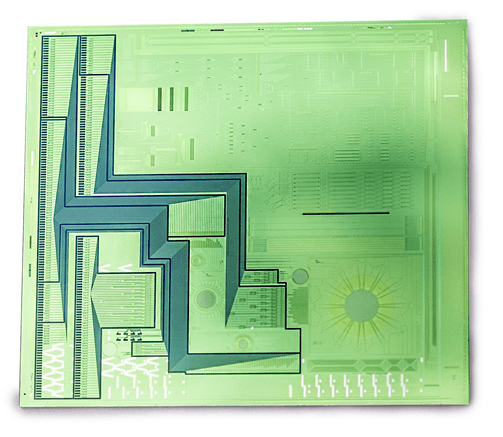 Lens-free fluorescence microscopy chip