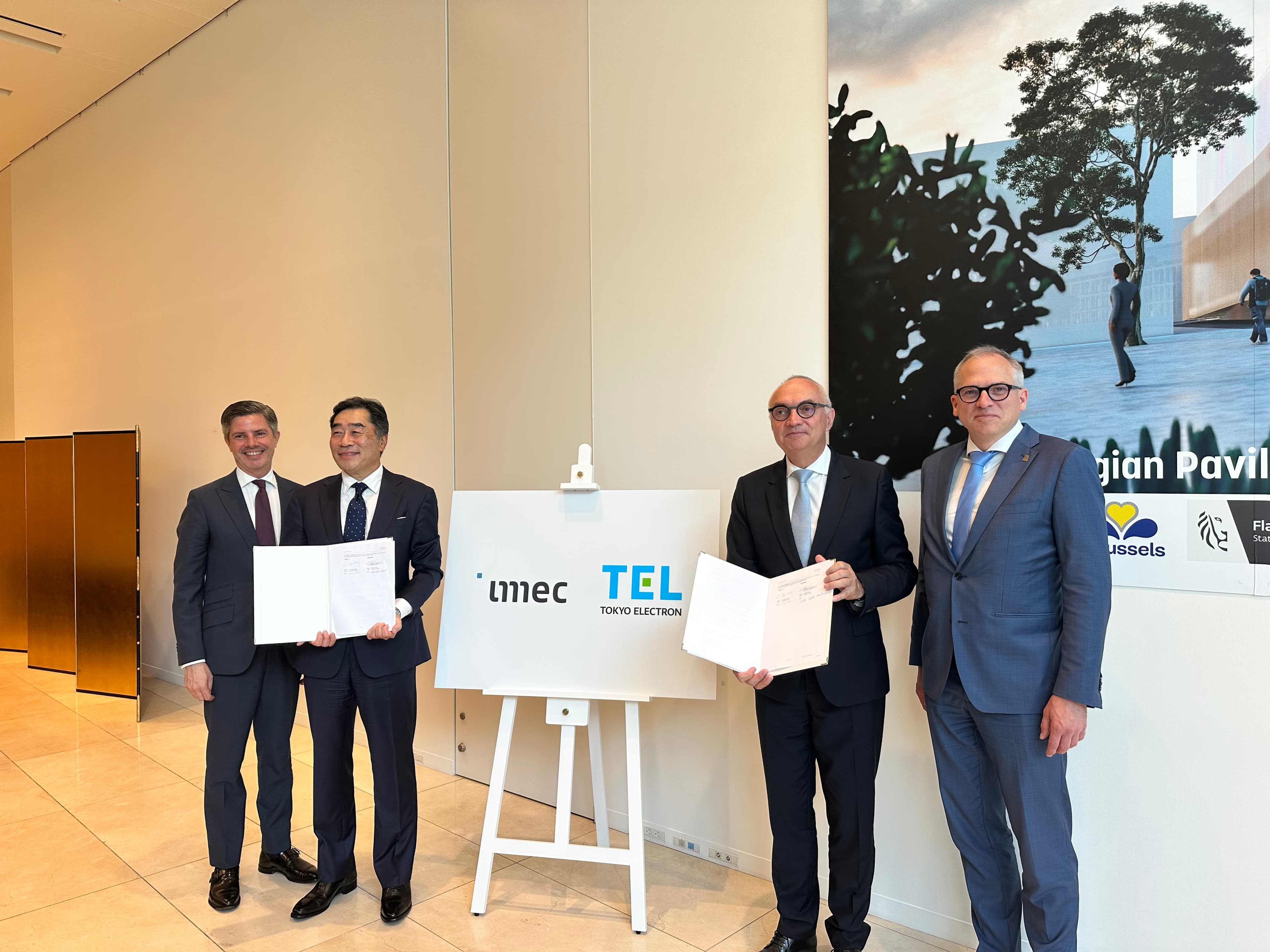 Imec and TEL during the signing ceremony of their extended partnership in Tokyo, Japan. Left to right: Antoine Evrard, Ambassador of Belgium to Japan; Toshiki Kawai, President and CEO of Tokyo Electron; Luc Van den hove, President and CEO of imec; Matthias Diependaele, Minister-President of Flanders.
